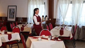 Tägliches Frühstücksbuffet (14.9 EUR pro Person)