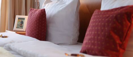 Quarto triplo standard | Cofres nos quartos, escrivaninha, Wi-Fi de cortesia