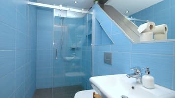 Apartment, 1 Bedroom, Terrace (Moraine Hill) | Bathroom | Shower, hair dryer, towels