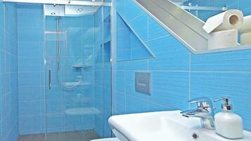 Bruser, hårtørrer, håndklæder