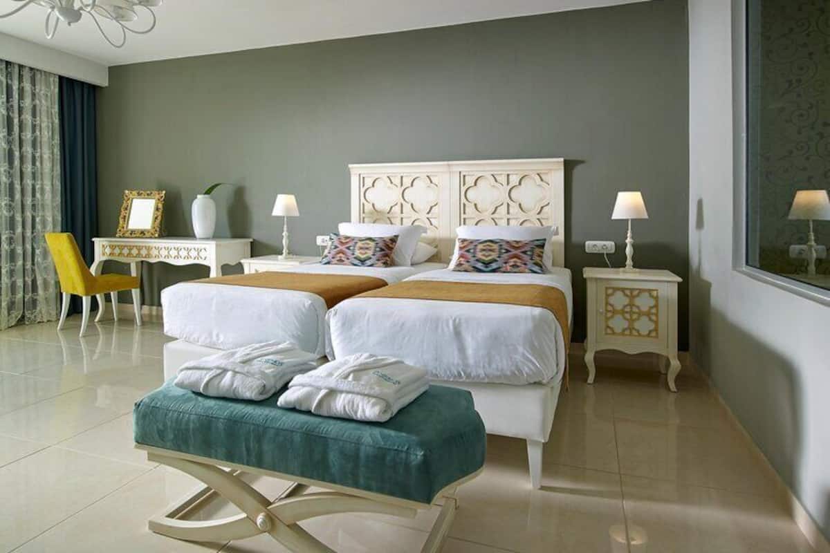 Deluxe Room, Garden View (Family, Sharing Pool)