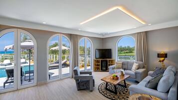 Grand Villa | Minibar, in-room safe, individually decorated, individually furnished