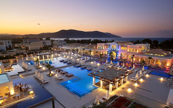 Indoor pool, 2 outdoor pools, pool umbrellas, sun loungers - Anemos Luxury Grand Resort (Apokoronas)