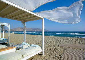 Private beach, sun-loungers, beach umbrellas - Anemos Luxury Grand Resort (Apokoronas)