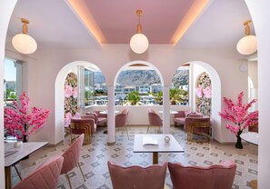 4 bars/lounges, poolside bar