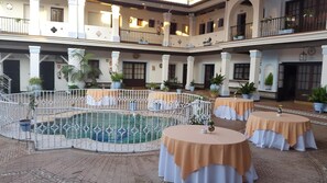 Outdoor pool - Hotel Palacio Doñana (Almonte)