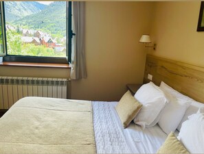 Habitación doble | Edredón, escritorio, cortinas blackout y insonorización 