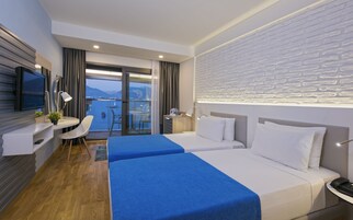 Minibar, desk, blackout drapes, soundproofing