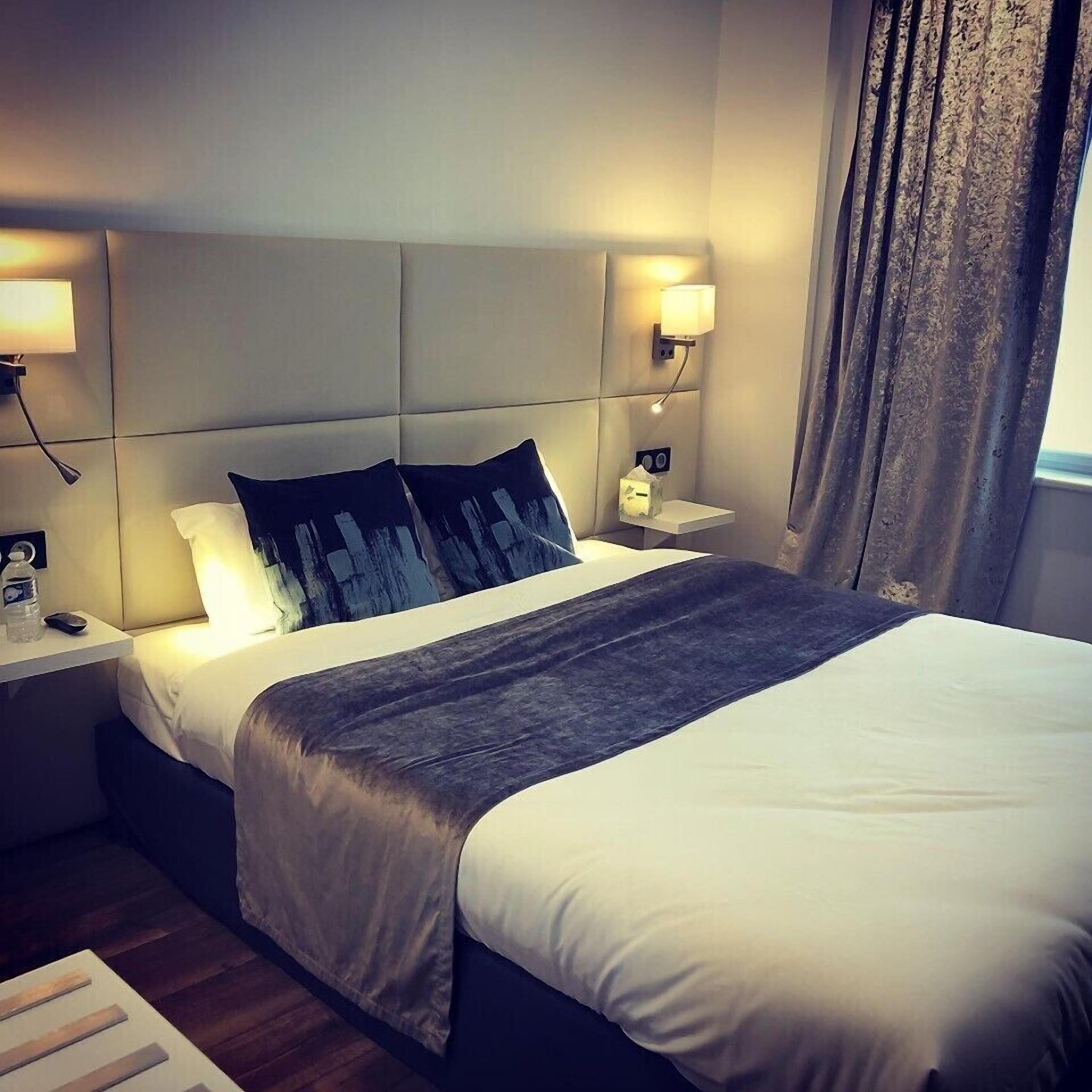 standard double room | desk, soundproofing, free cots/infant beds, free wifi