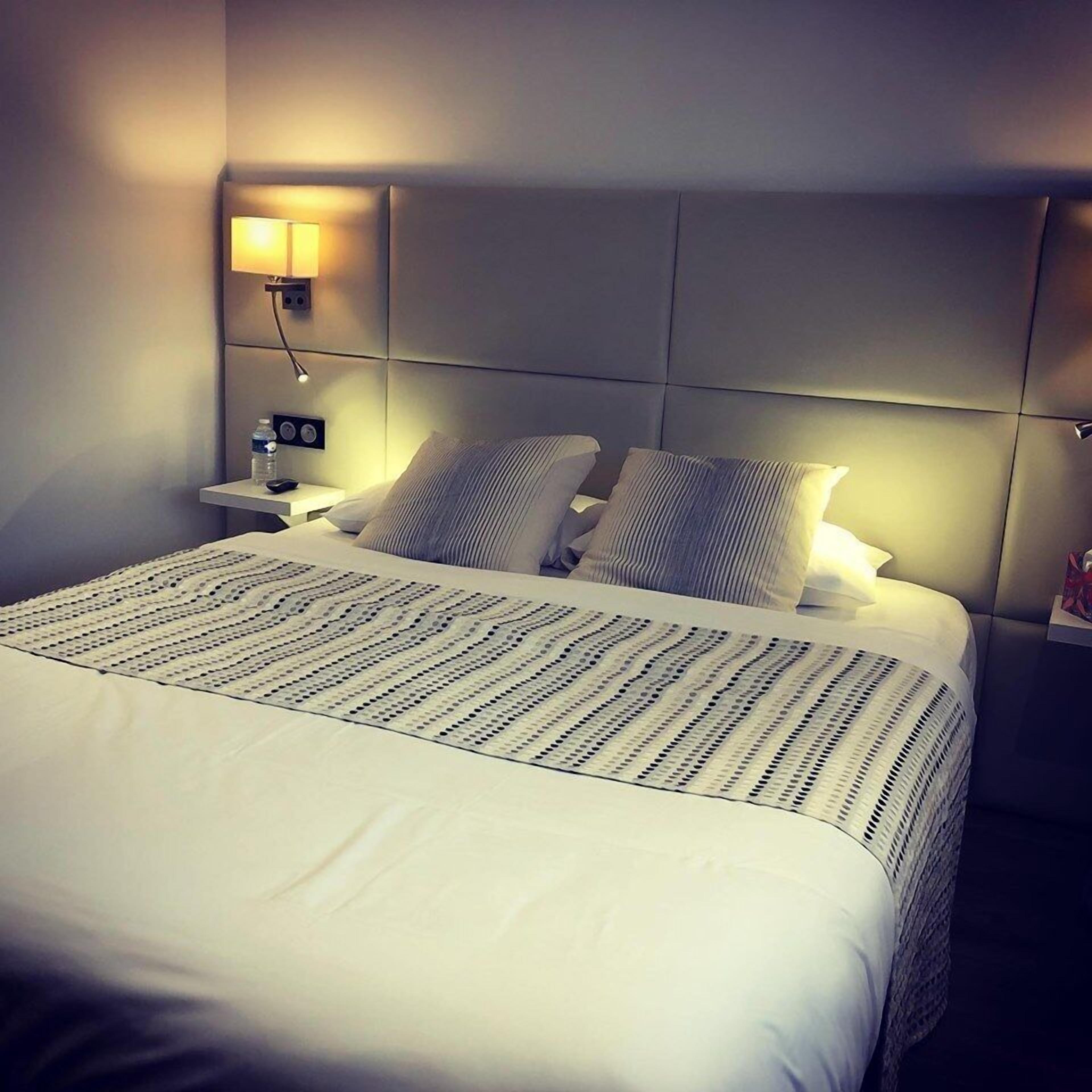 standard double room | desk, soundproofing, free cots/infant beds, free wifi