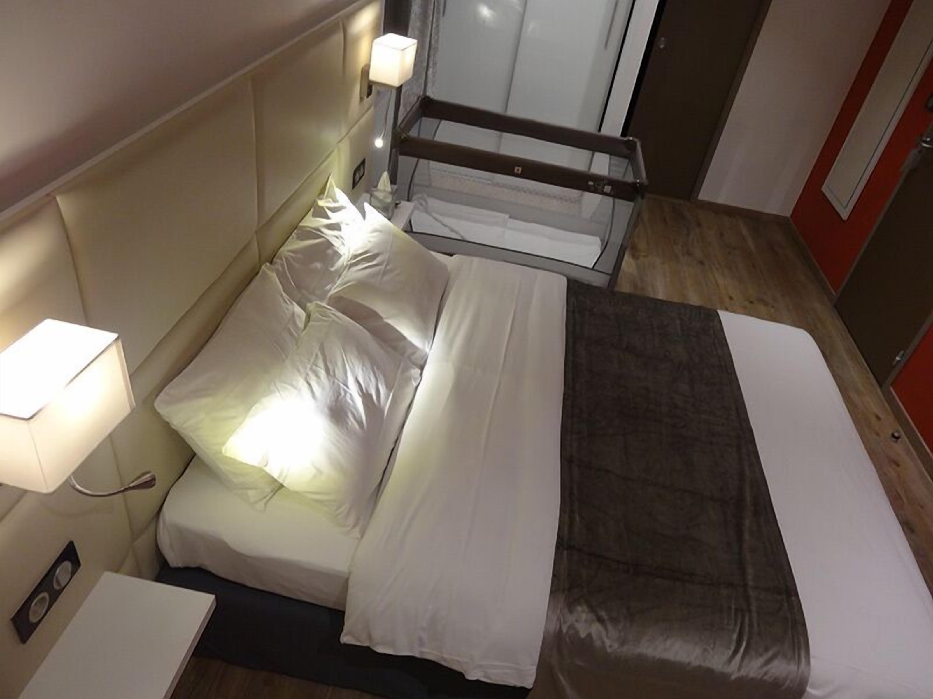 desk, soundproofing, free cots/infant beds, free wifi