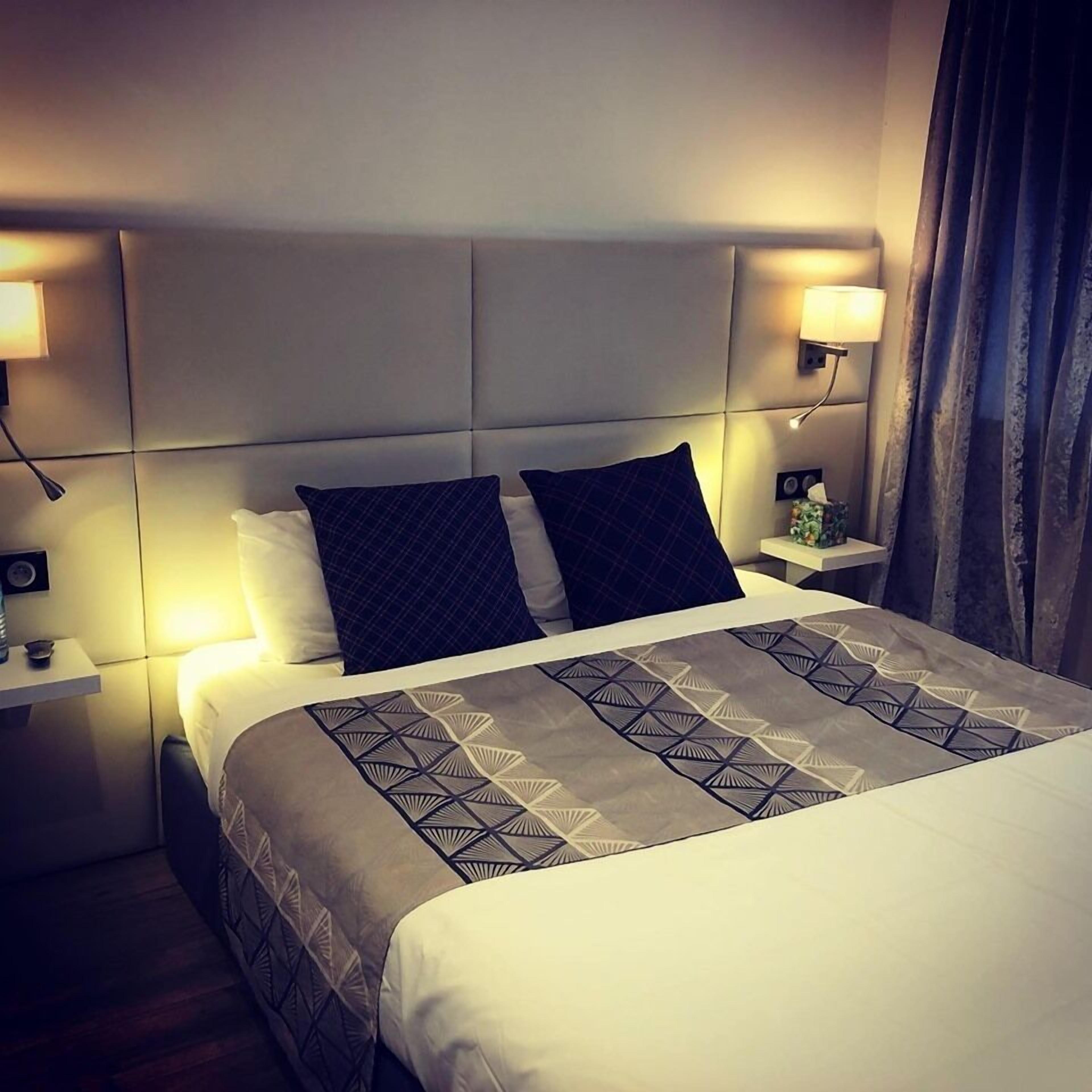 standard double room | desk, soundproofing, free cots/infant beds, free wifi