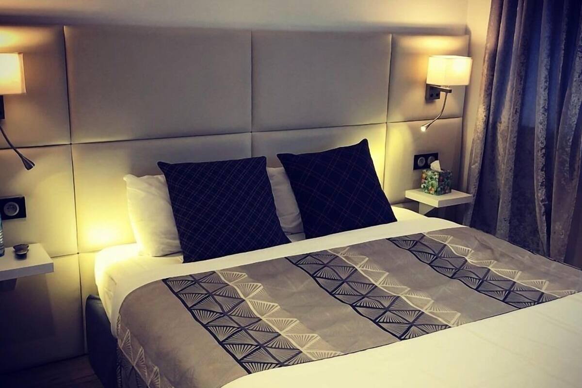 standard double room | desk, soundproofing, free cots/infant beds, free wifi