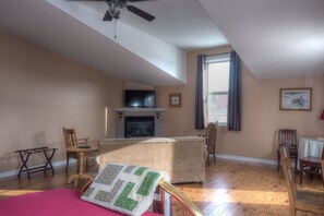 Deluxe Suite, 1 Queen Bed with Sofa bed, Fireplace