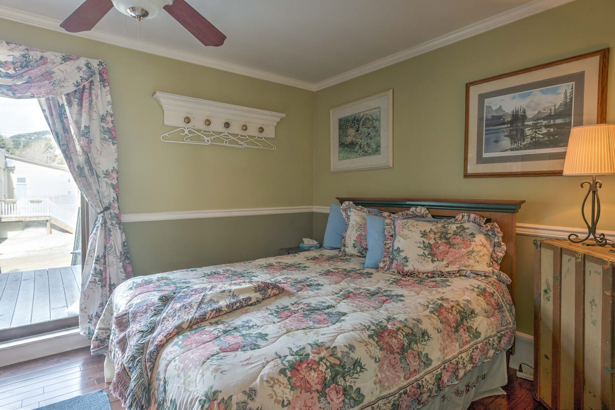 Room, 1 Queen Bed | Egyptian cotton sheets, premium bedding, down comforters, pillowtop beds