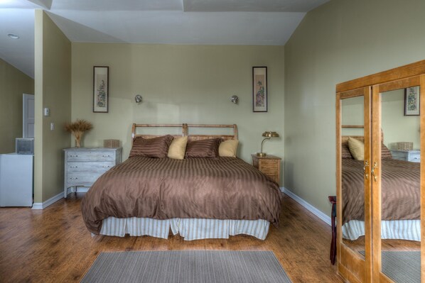 Deluxe Suite, Fireplace (1 King or 2 Twins)