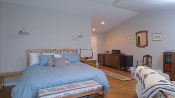 Deluxe Suite, Fireplace (1 King or 2 Twins) | Egyptian cotton sheets, premium bedding, down comforters, pillowtop beds