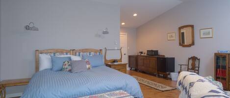 Deluxe Suite, Fireplace (1 King or 2 Twins) | Egyptian cotton sheets, premium bedding, down comforters, pillowtop beds