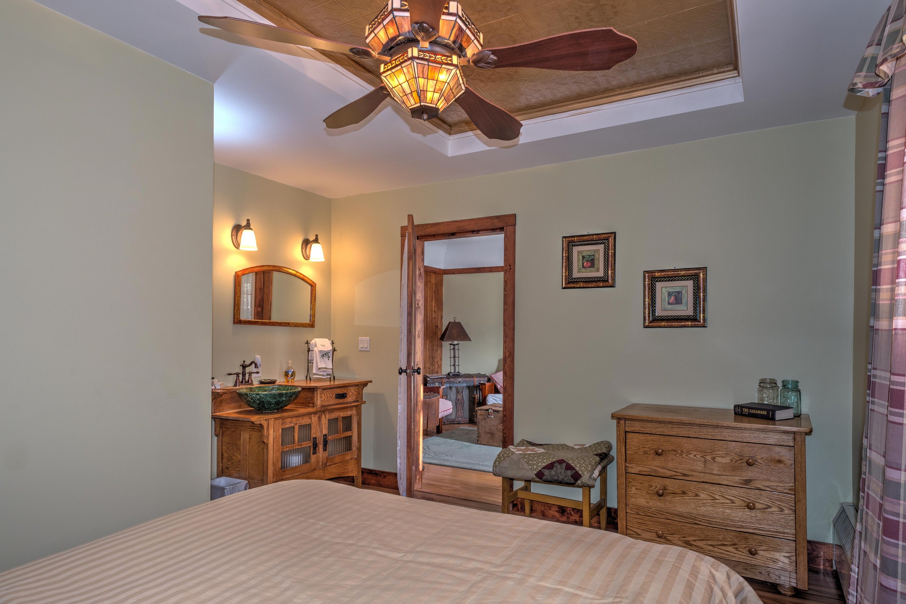 Suite, 1 Bedroom (Arts & Crafts Room)