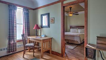 Suite, 1 Bedroom (Arts & Crafts Room) | Egyptian cotton sheets, premium bedding, down comforters, pillowtop beds