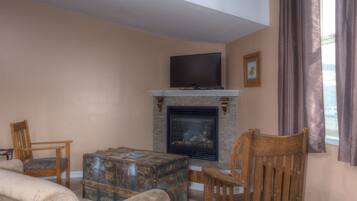 Deluxe Suite, 1 Queen Bed with Sofa bed, Fireplace | Living area | 29-inch flat-screen TV with cable channels, TV