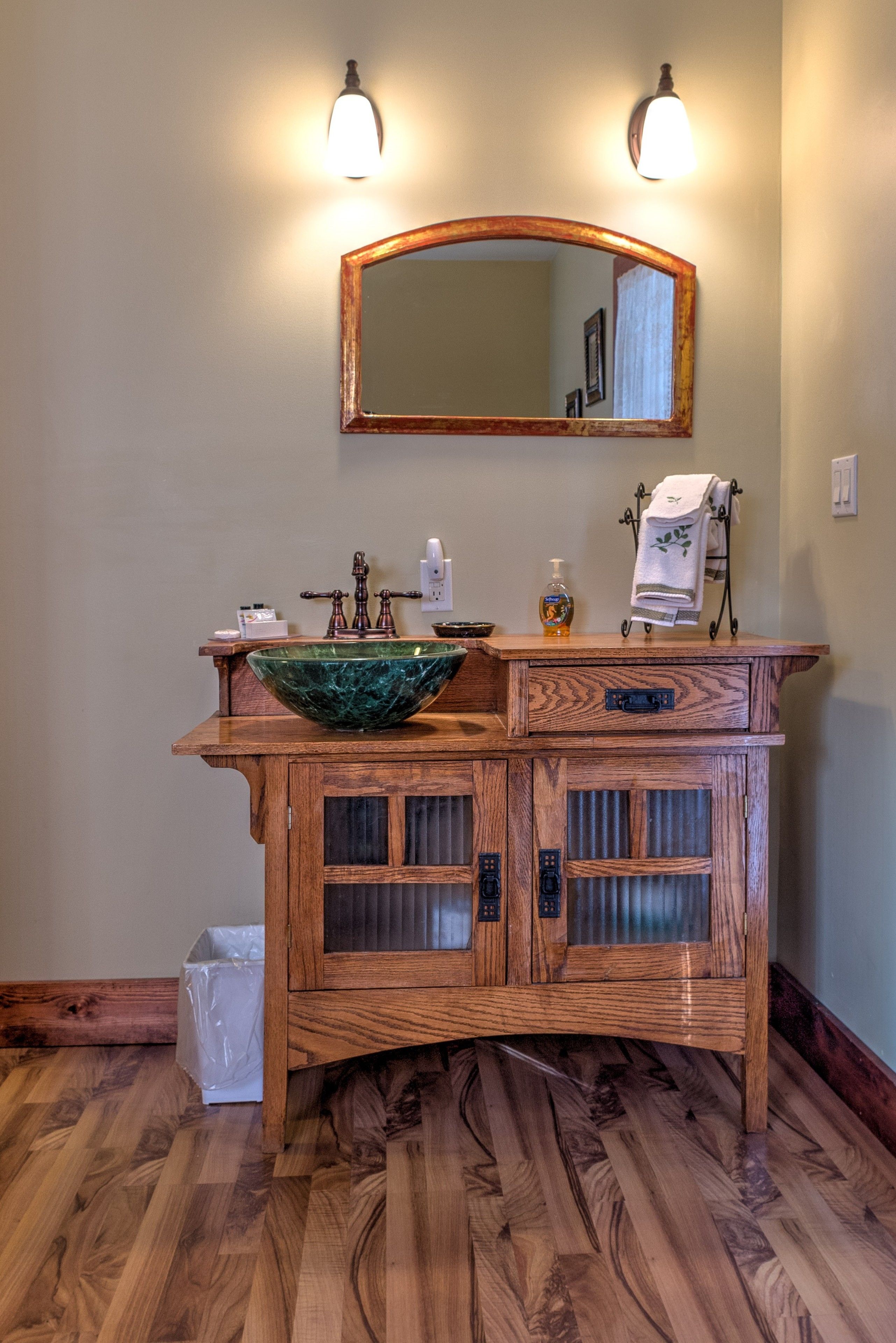 Suite, 1 Bedroom (Arts &amp; Crafts Room) | Bathroom | Free toiletries, hair dryer, bathrobes, towels