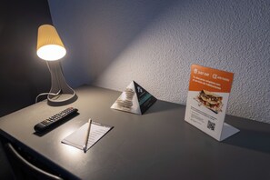 Standaard tweepersoonskamer | Verduisterende gordijnen, gratis wifi, beddengoed