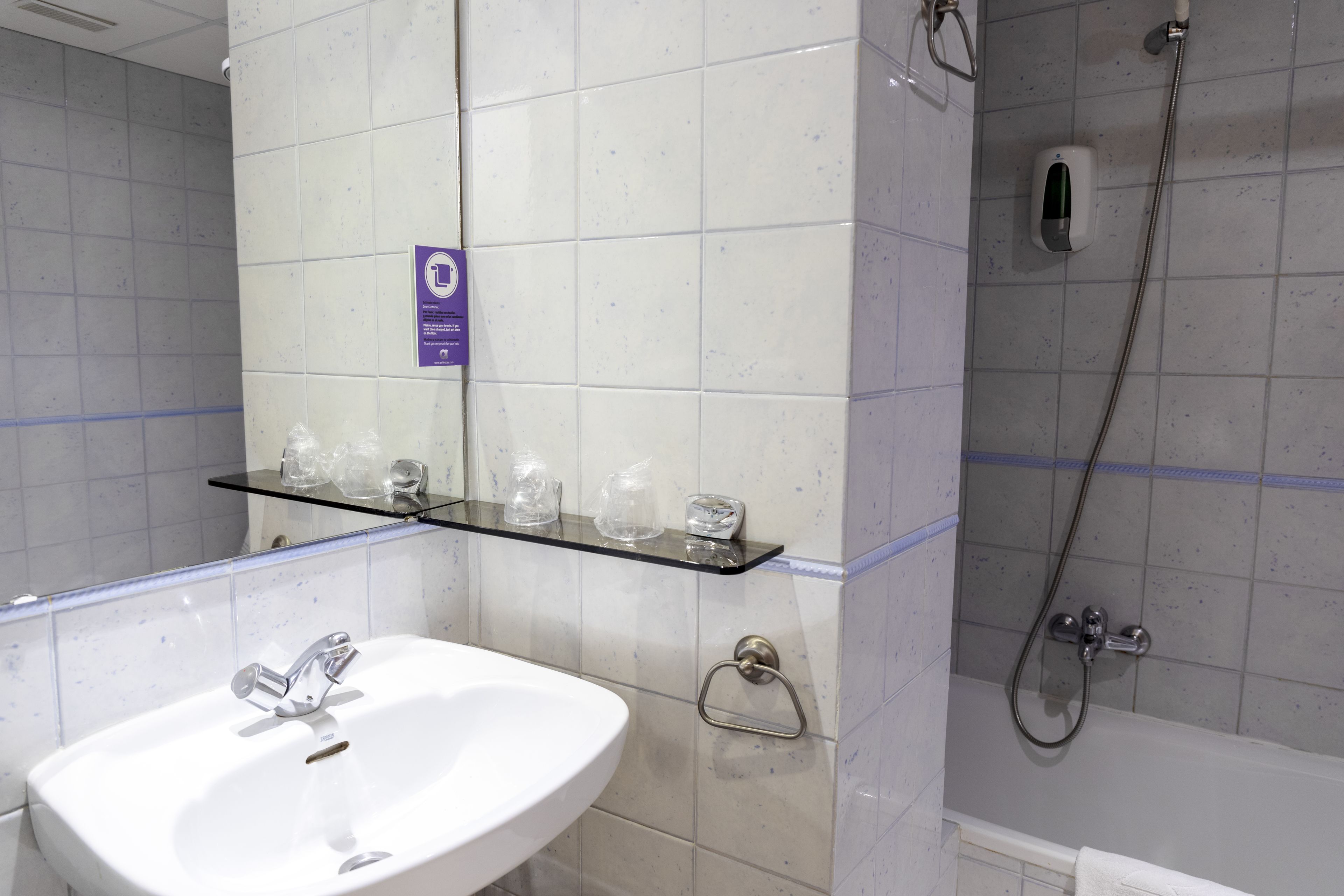 standard double room | bathroom | deep-soaking bathtub, free toiletries, hair dryer, towels