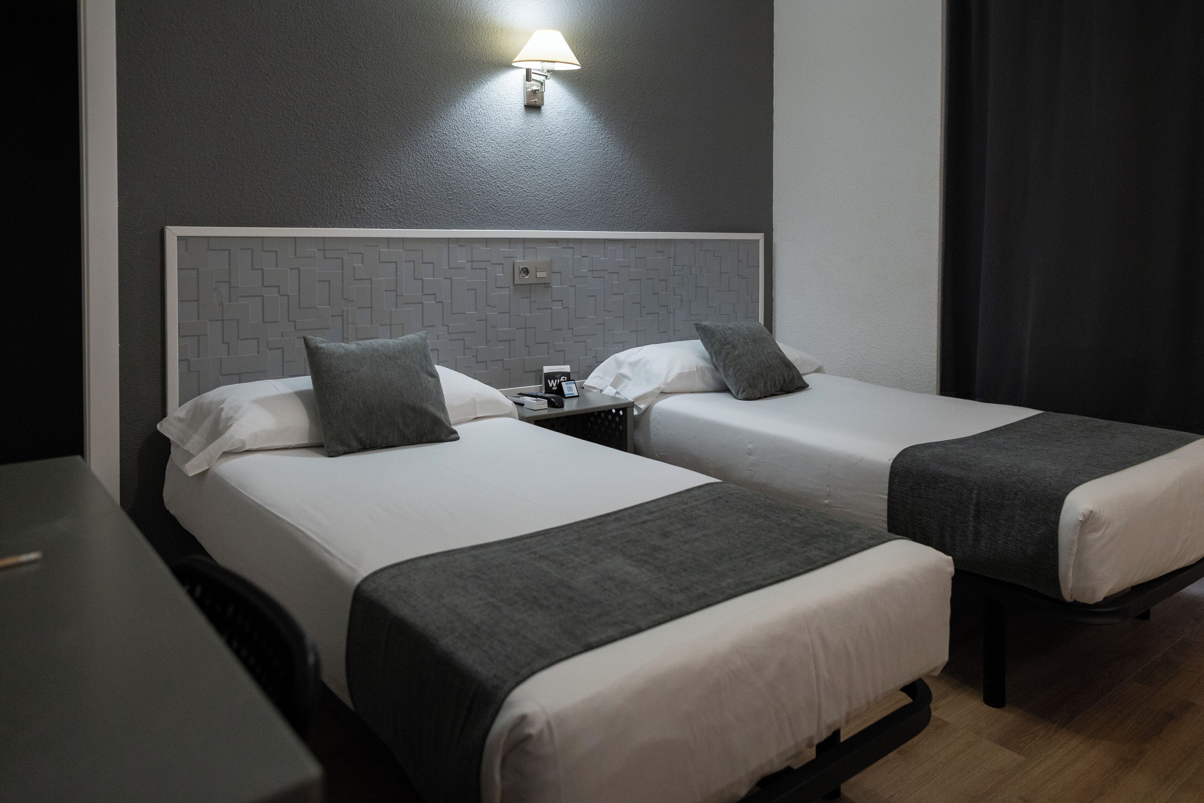 Driepersoonskamer | Verduisterende gordijnen, gratis wifi, beddengoed