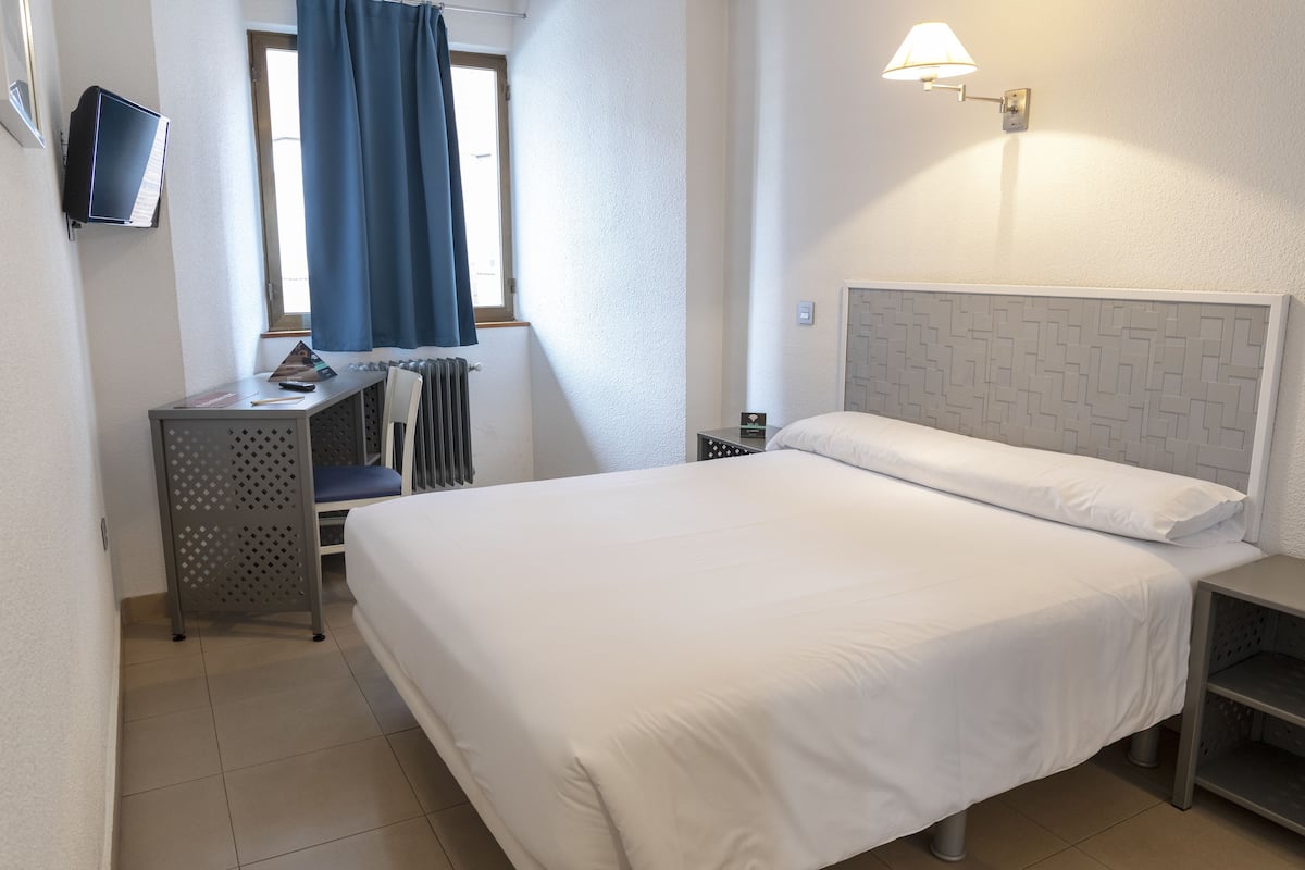 Doppia Standard | Tende oscuranti, Wi-Fi gratuito, lenzuola