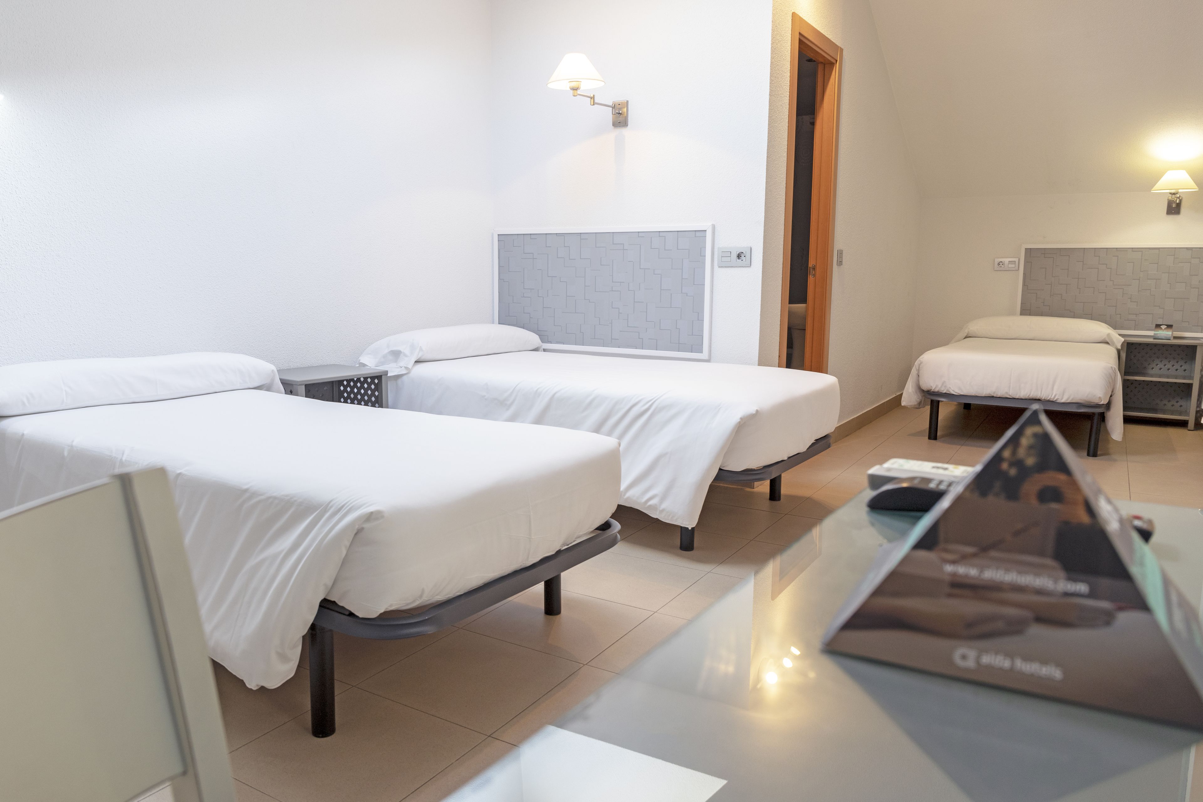 triple room | blackout curtains, free wifi, bed sheets