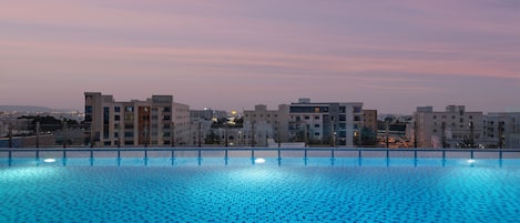 Outdoor pool, pool loungers
