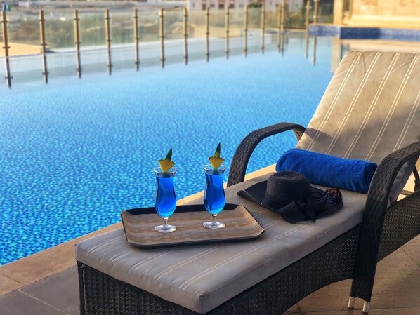 Outdoor pool, pool loungers - Levatio Suites Muscat, a member of Radisson Individuals (Muscat)