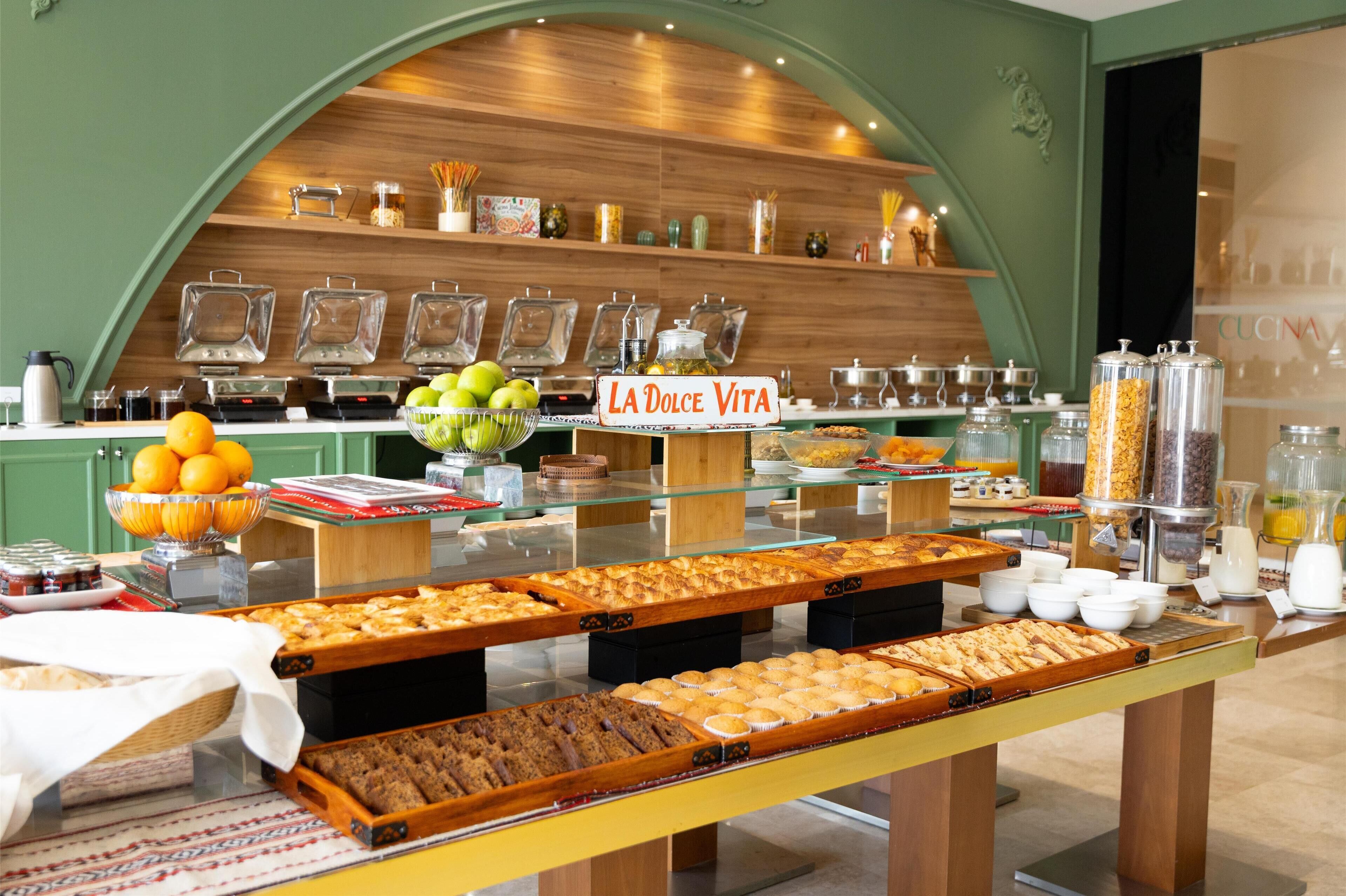 Tägliches Frühstücksbuffet (10 OMR pro Person)