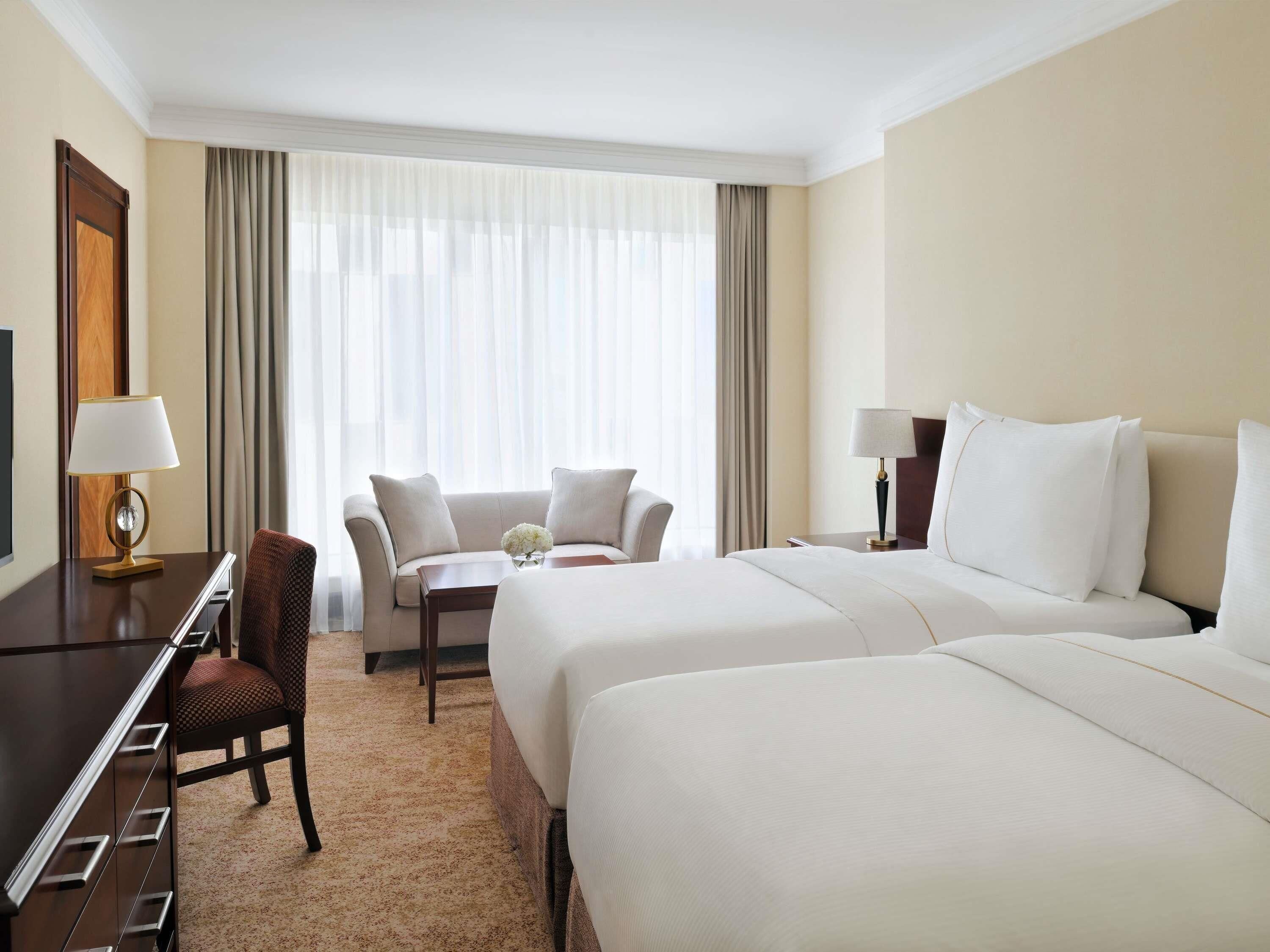 Executive Twin kamer, 2 eenpersoonsbedden | Een kluis op de kamer, een bureau, verduisterende gordijnen