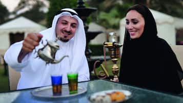 Der serveres morgenmad, frokost og lokale og internationale retter