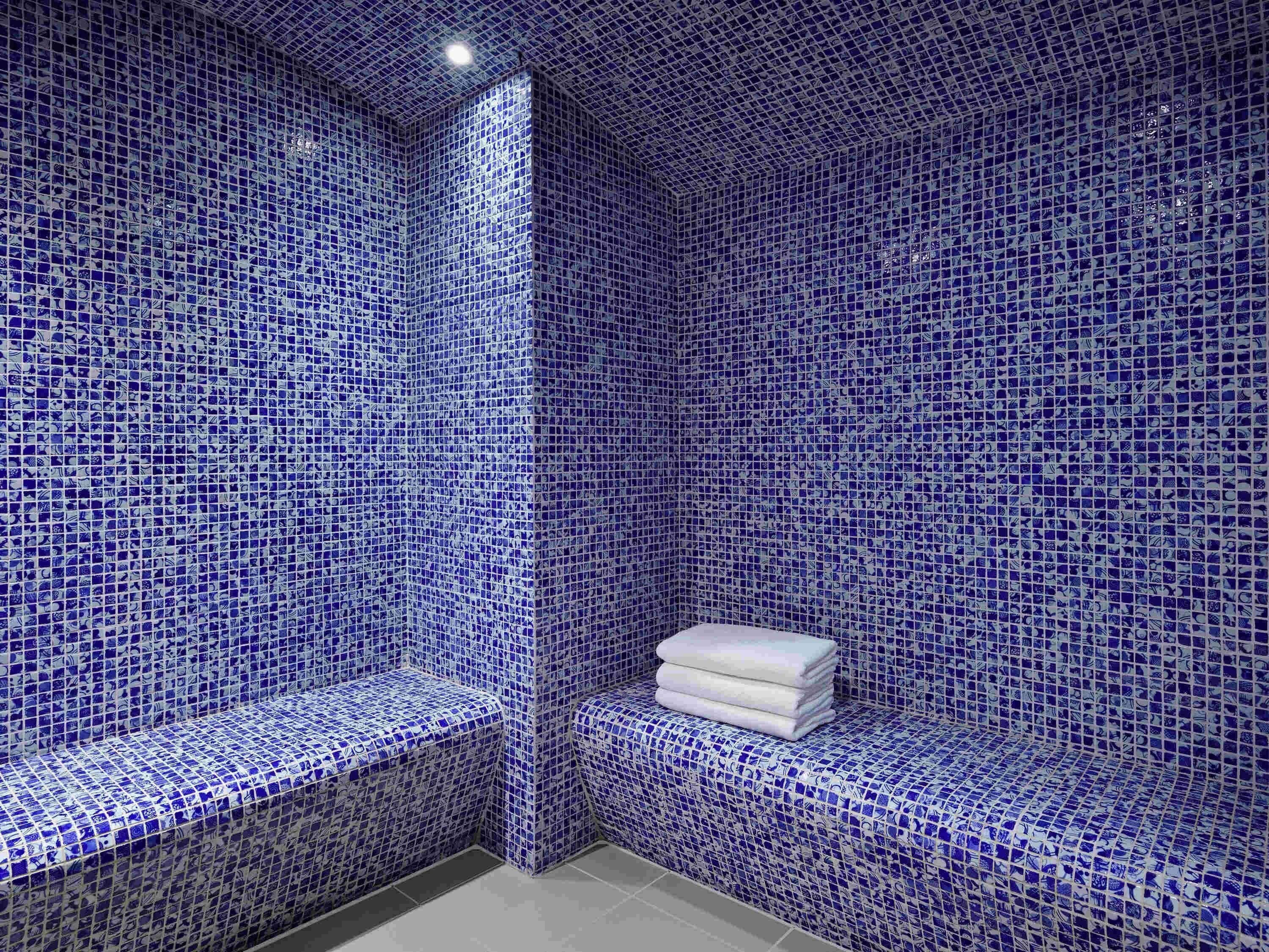 桑拿、热水浴缸、湿蒸房、按摩服务