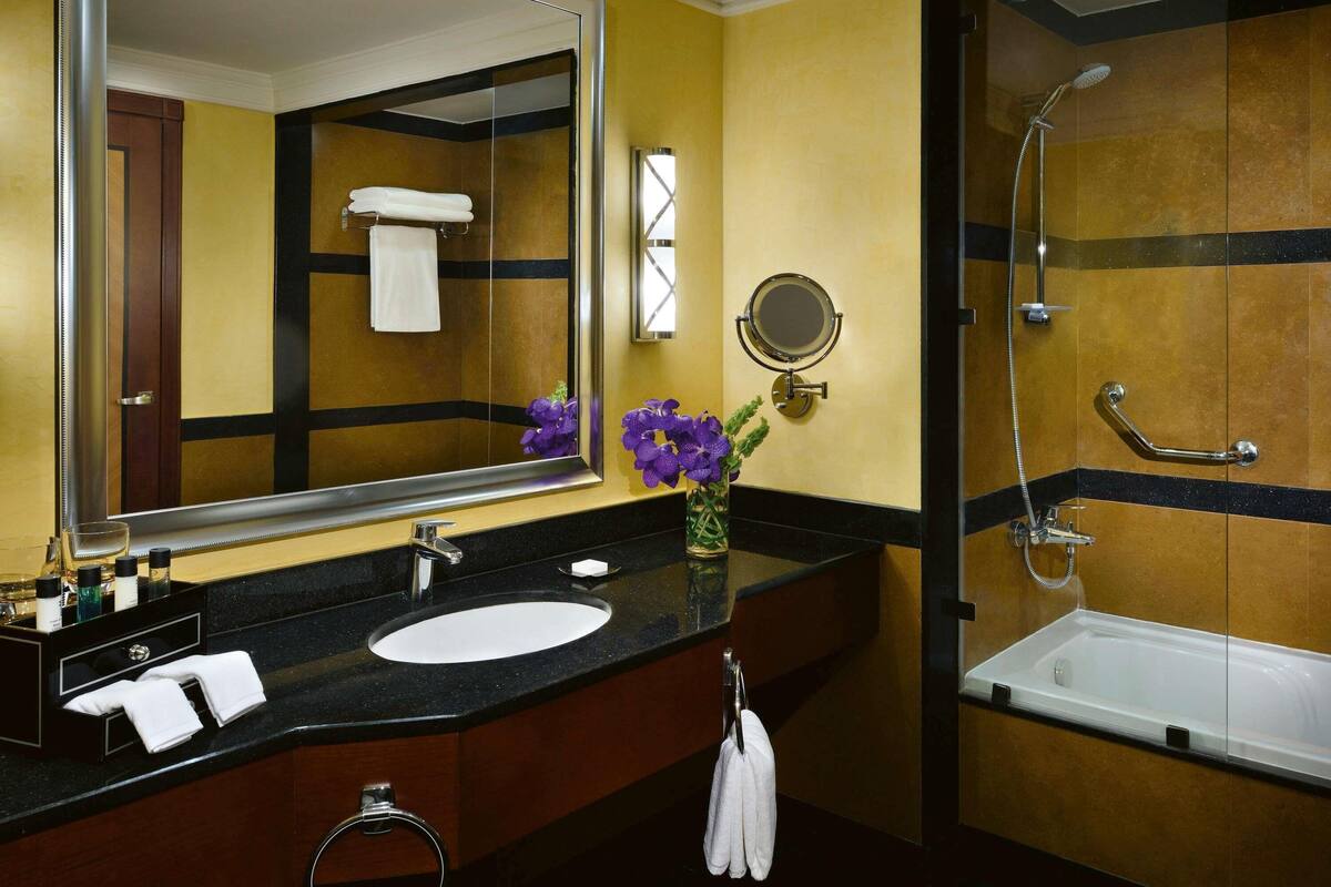1 quarto, cofres nos quartos, escrivaninha, cortinas blackout