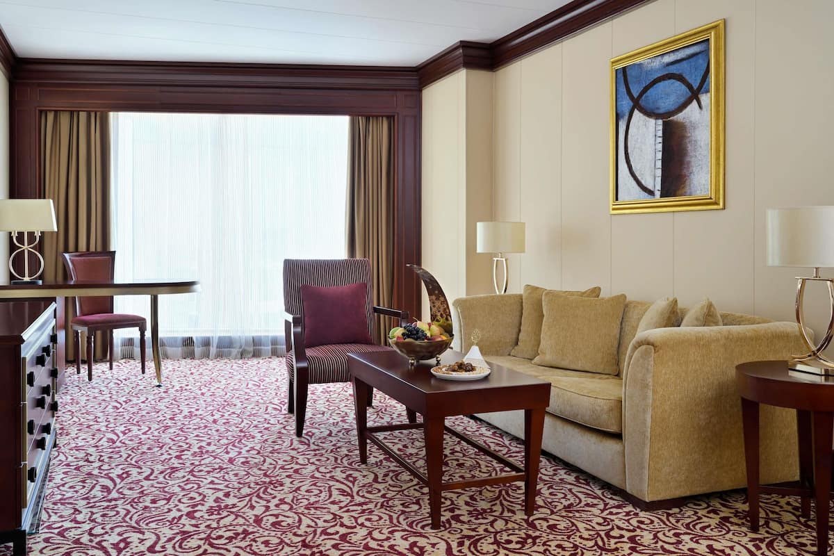 Suite, 1 King-Bett (Diplomatic) | Zimmersafe, Schreibtisch, Verdunkelungsvorhänge, schallisolierte Zimmer