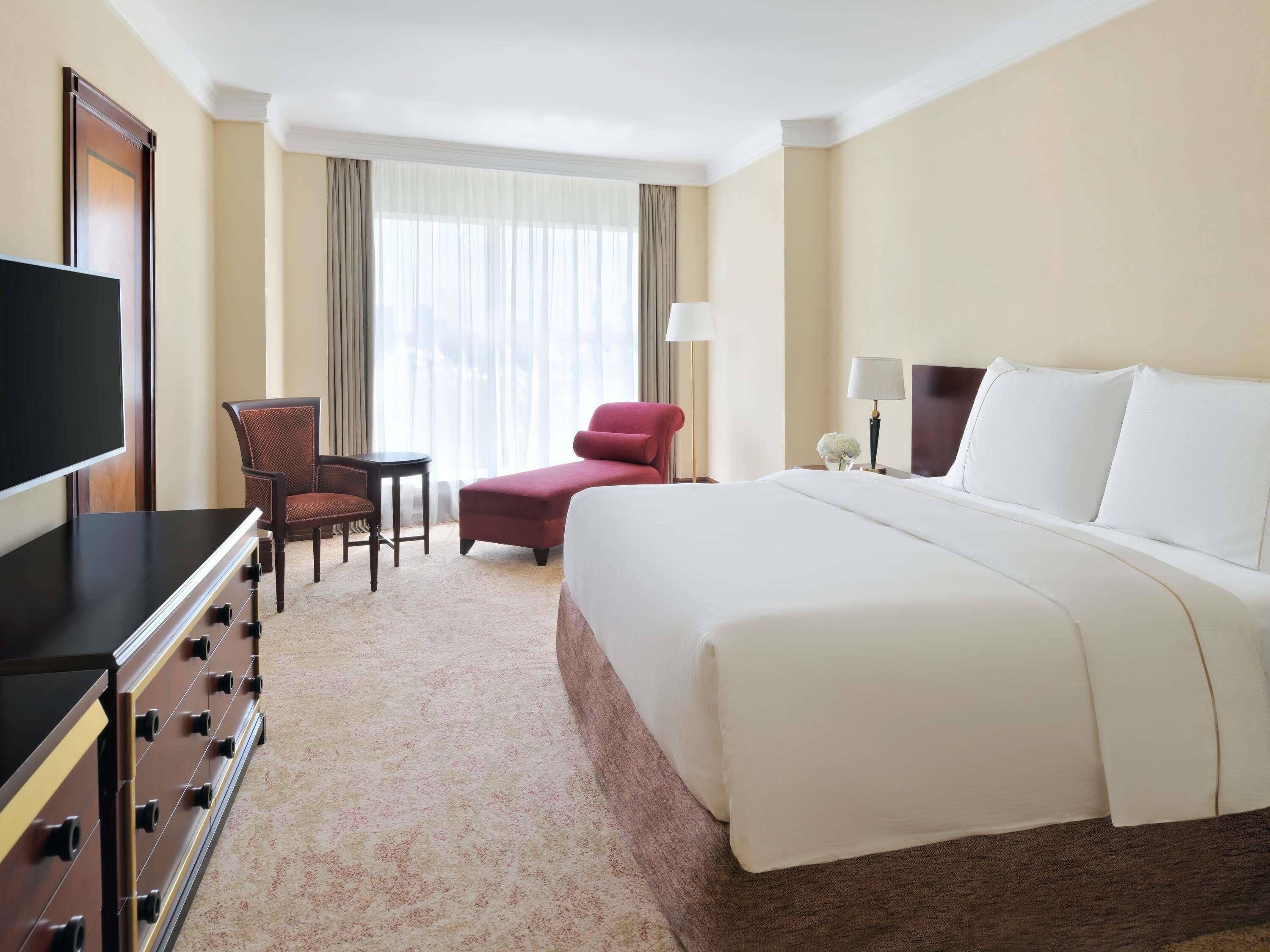Deluxe Room, 1 King Bed (Deluxe)