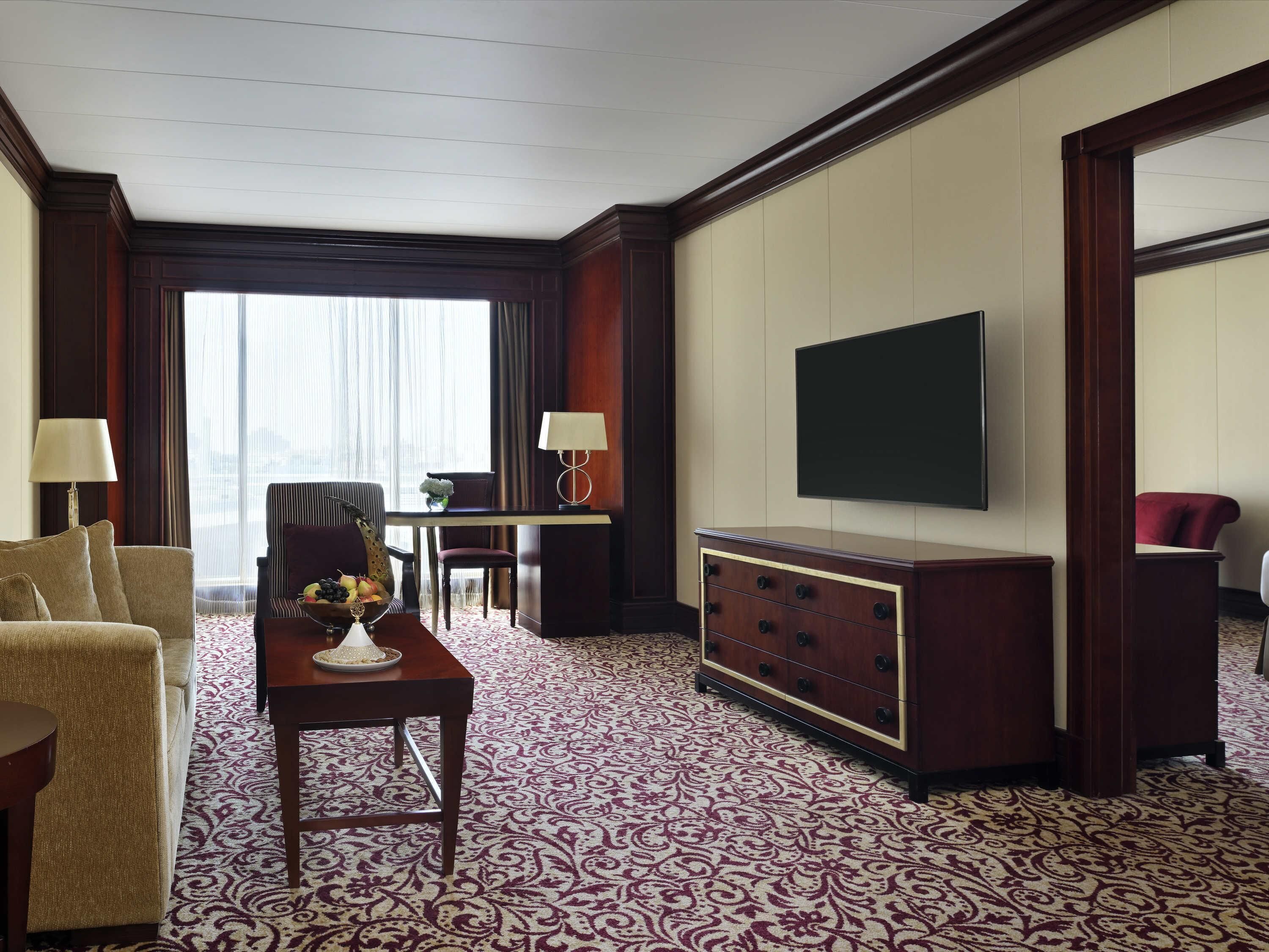Phòng Suite Deluxe, 1 giường cỡ king | Két bảo mật tại phòng, bàn, màn/rèm cản sáng, phòng cách âm 