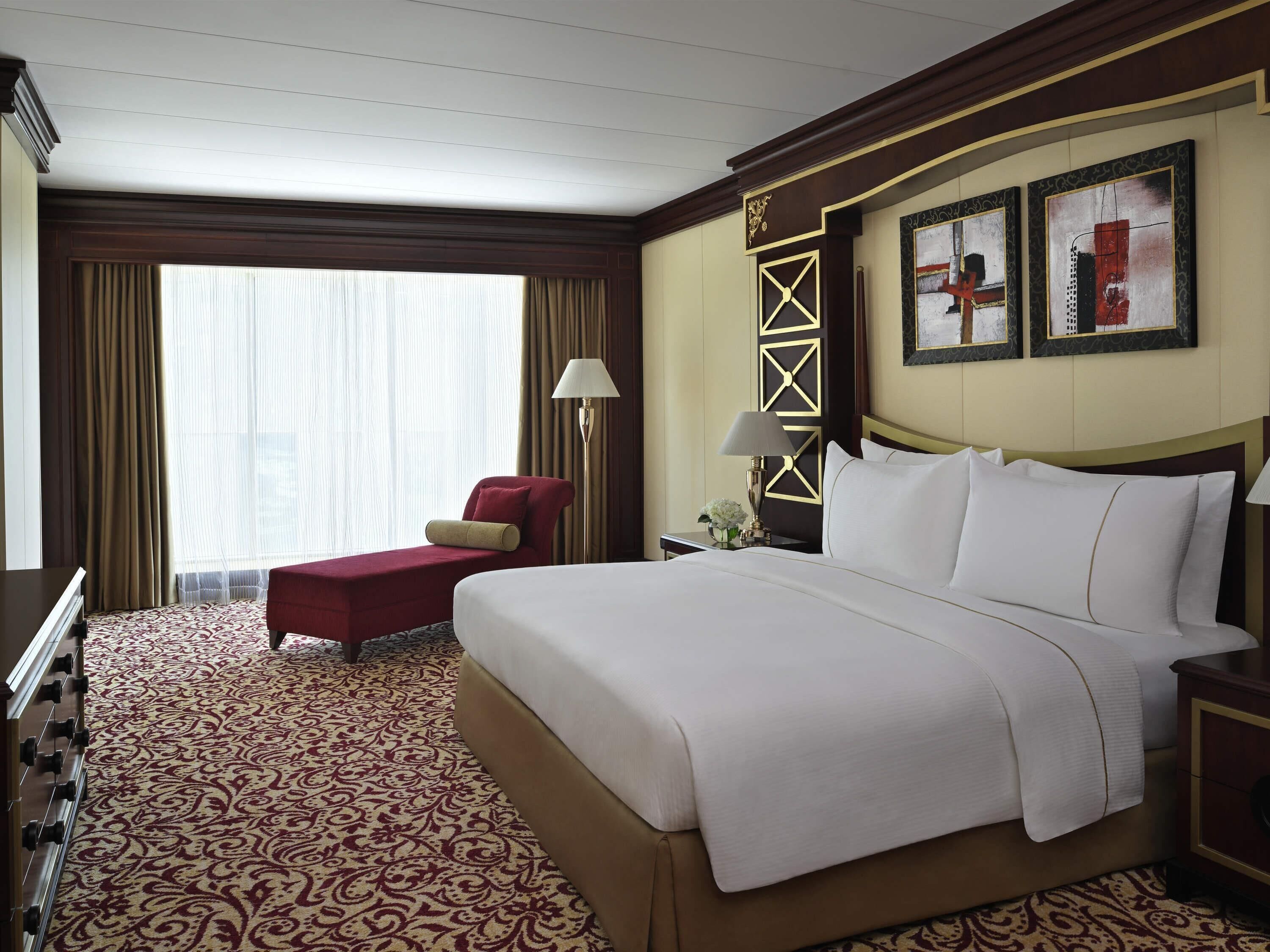 Phòng Deluxe, 1 giường cỡ king | Két bảo mật tại phòng, bàn, màn/rèm cản sáng, phòng cách âm 