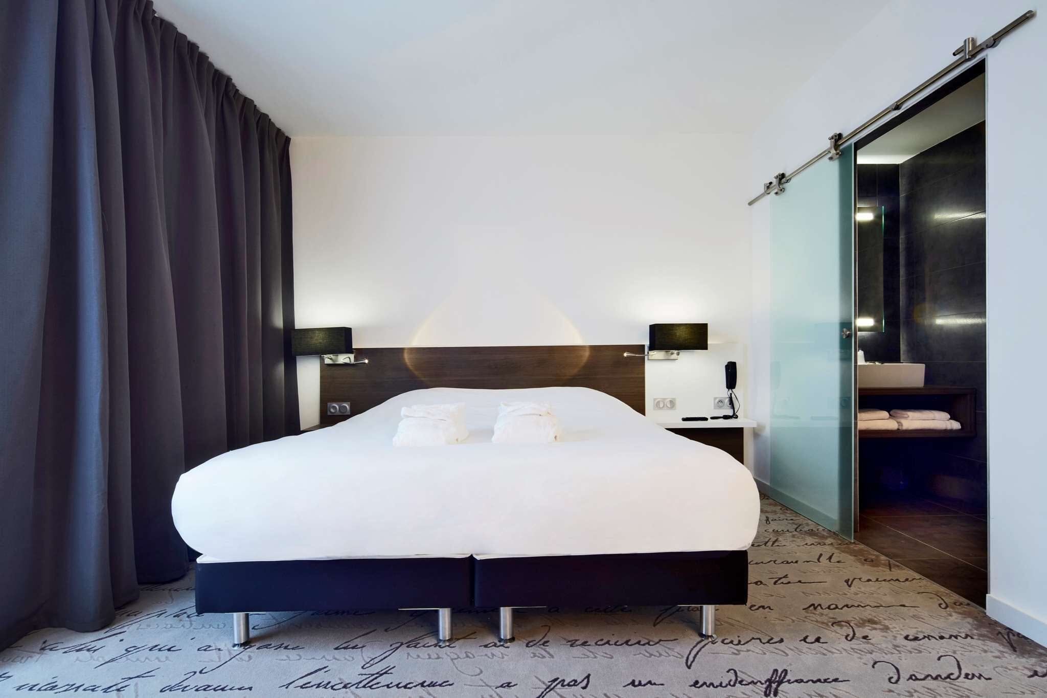 standard room, 1 double bed | premium bedding, in-room safe, individually furnished, desk