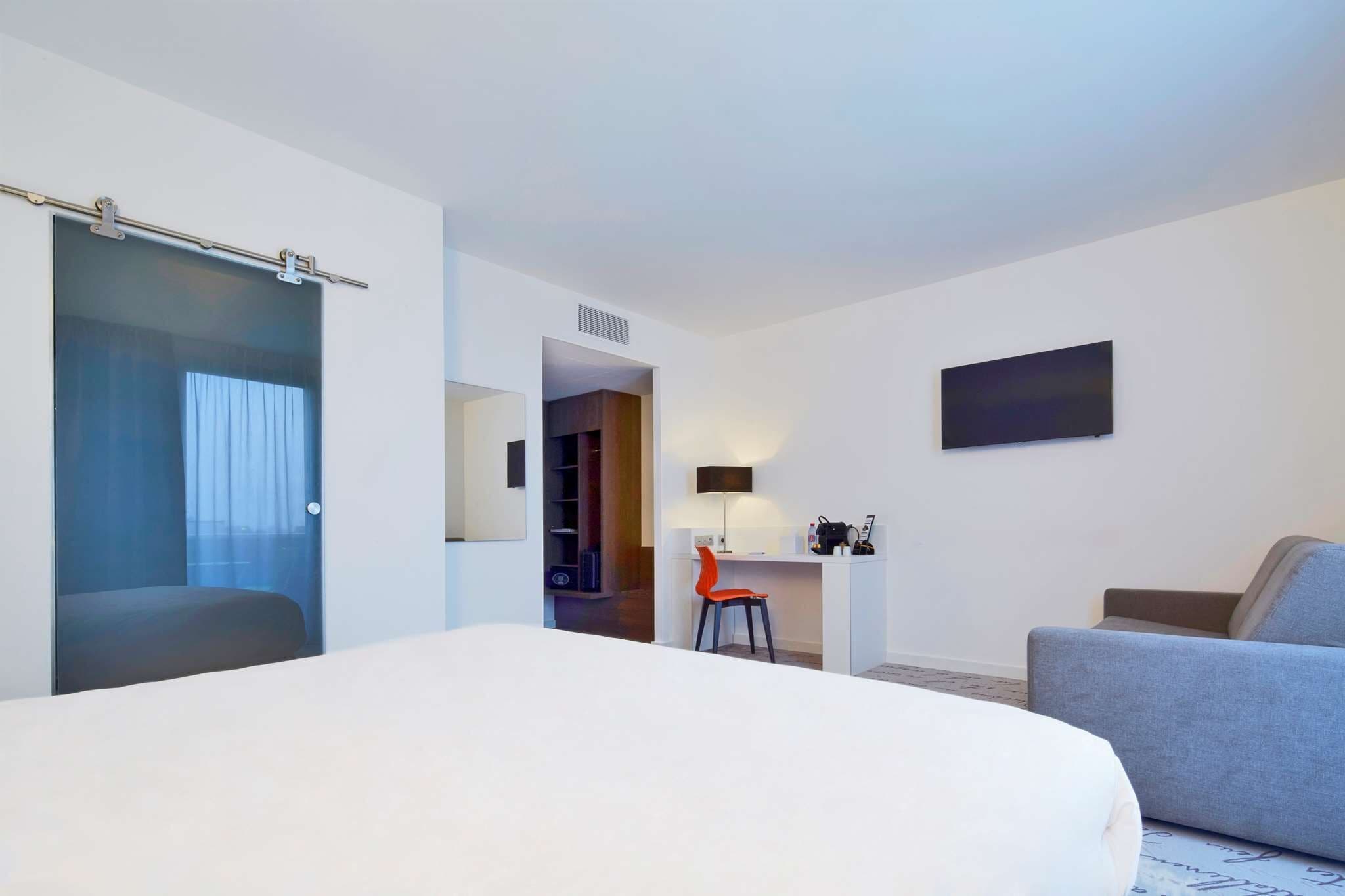 standard room, 1 double bed | premium bedding, in-room safe, individually furnished, desk