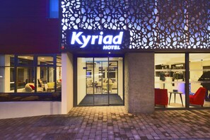 The exterior of the Kyriad Hotel with a modern facade, large glass windows, and a well-lit entrance. - Kyriad Troyes Centre (Troyes)