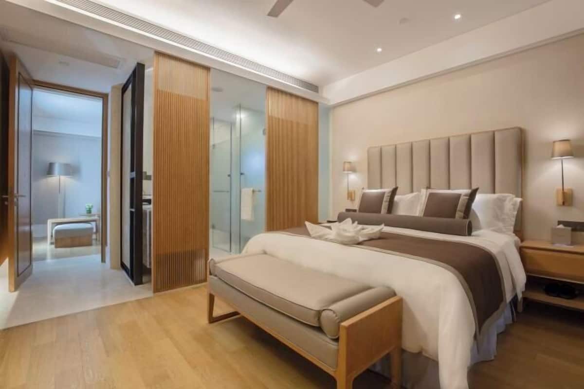 Bar mini, peti besi dalam bilik, meja, ruang kerja komputer riba