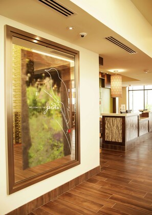 ฝ่ายต้อนรับ