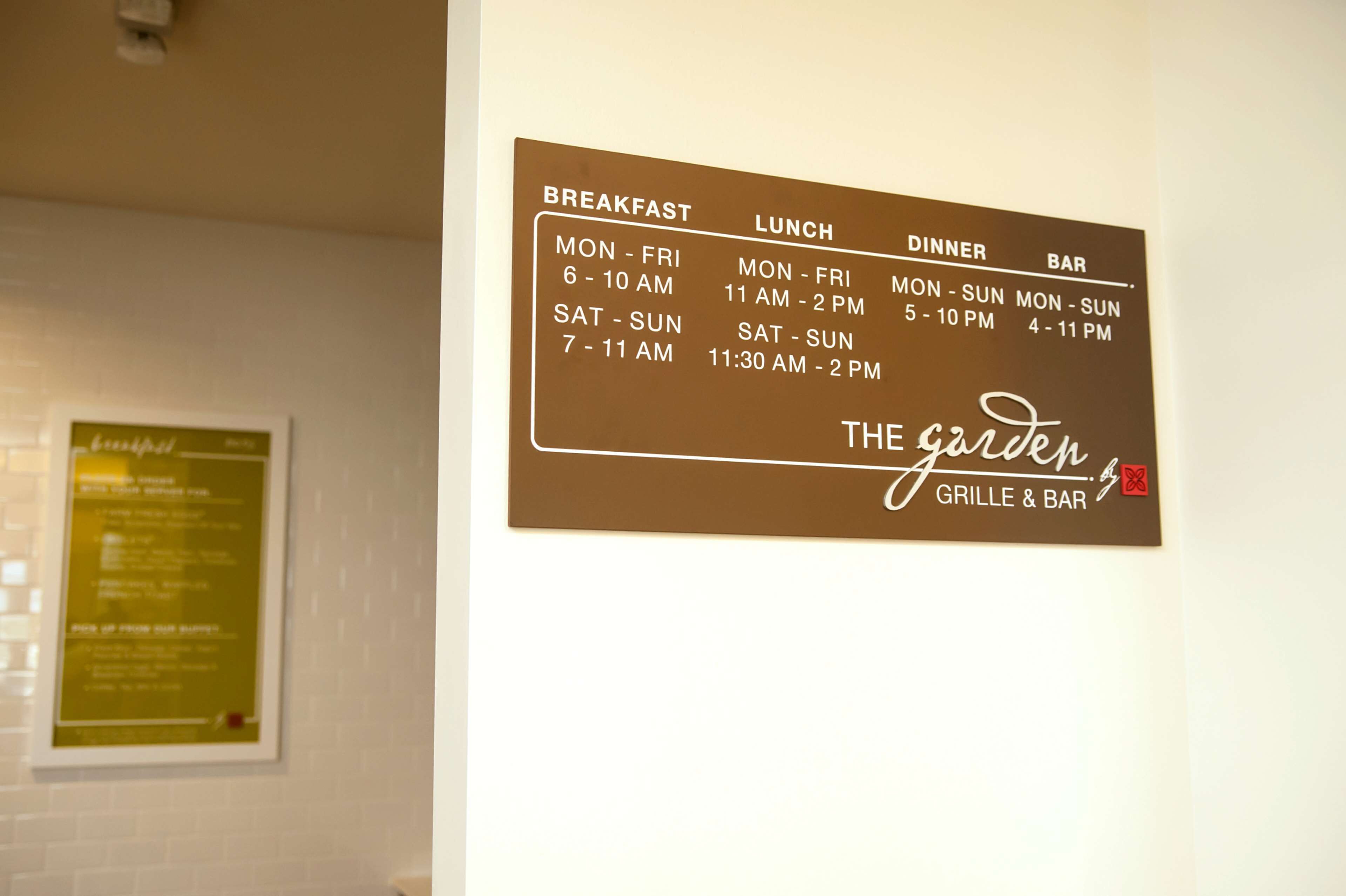 breakfast, lunch, dinner served; american cuisine