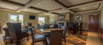 Creekstone Inn & Suites 