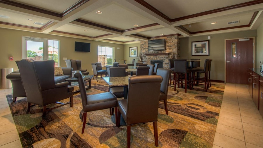 Creekstone Inn & Suites